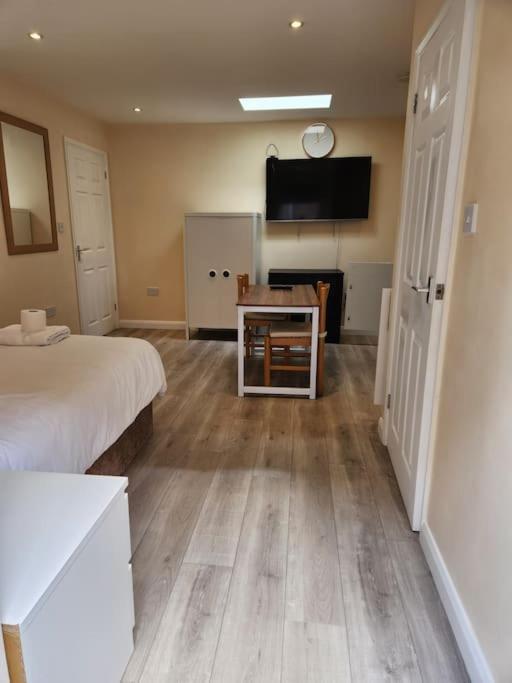 Beautiful Private En-Suite Room With Its Own Entry Bexleyheath Bagian luar foto
